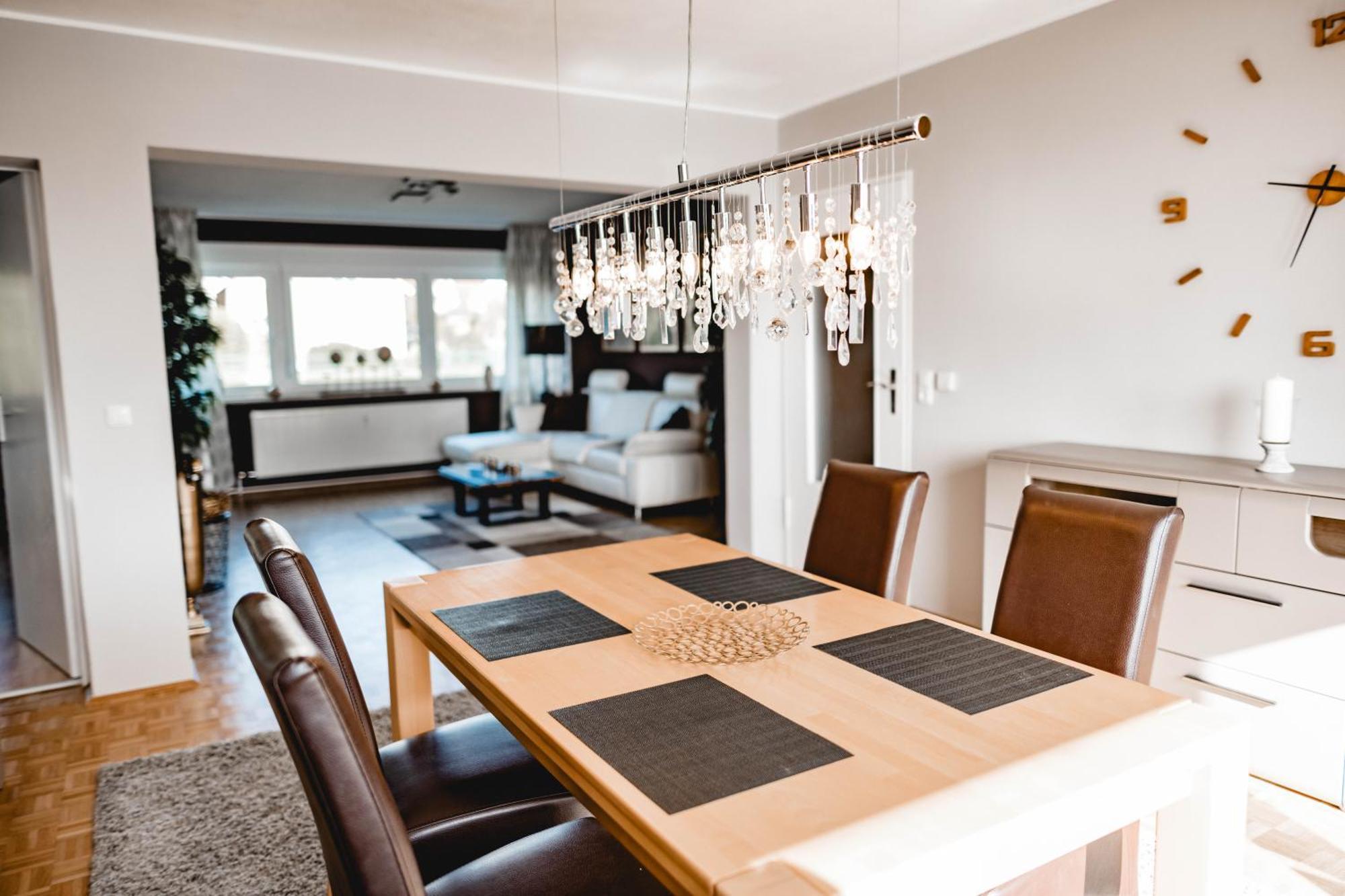 Me Homes - Grosse Moderne Designer-Wohnung Fuer Urlaub Und Business - Mit Kueche, Buero, Balkon Und 2 Parkplaetzen 拜罗伊特 外观 照片