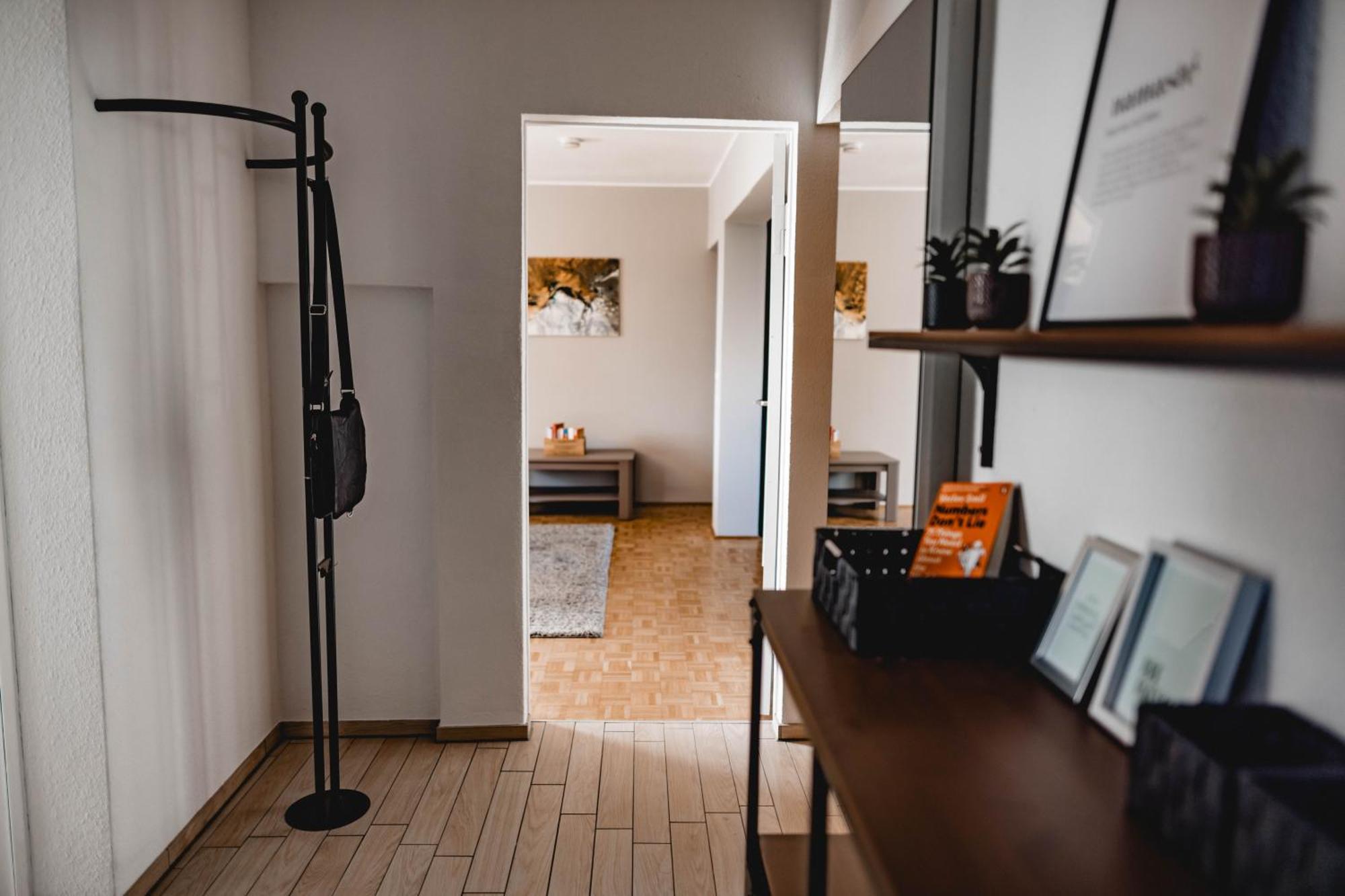 Me Homes - Grosse Moderne Designer-Wohnung Fuer Urlaub Und Business - Mit Kueche, Buero, Balkon Und 2 Parkplaetzen 拜罗伊特 外观 照片