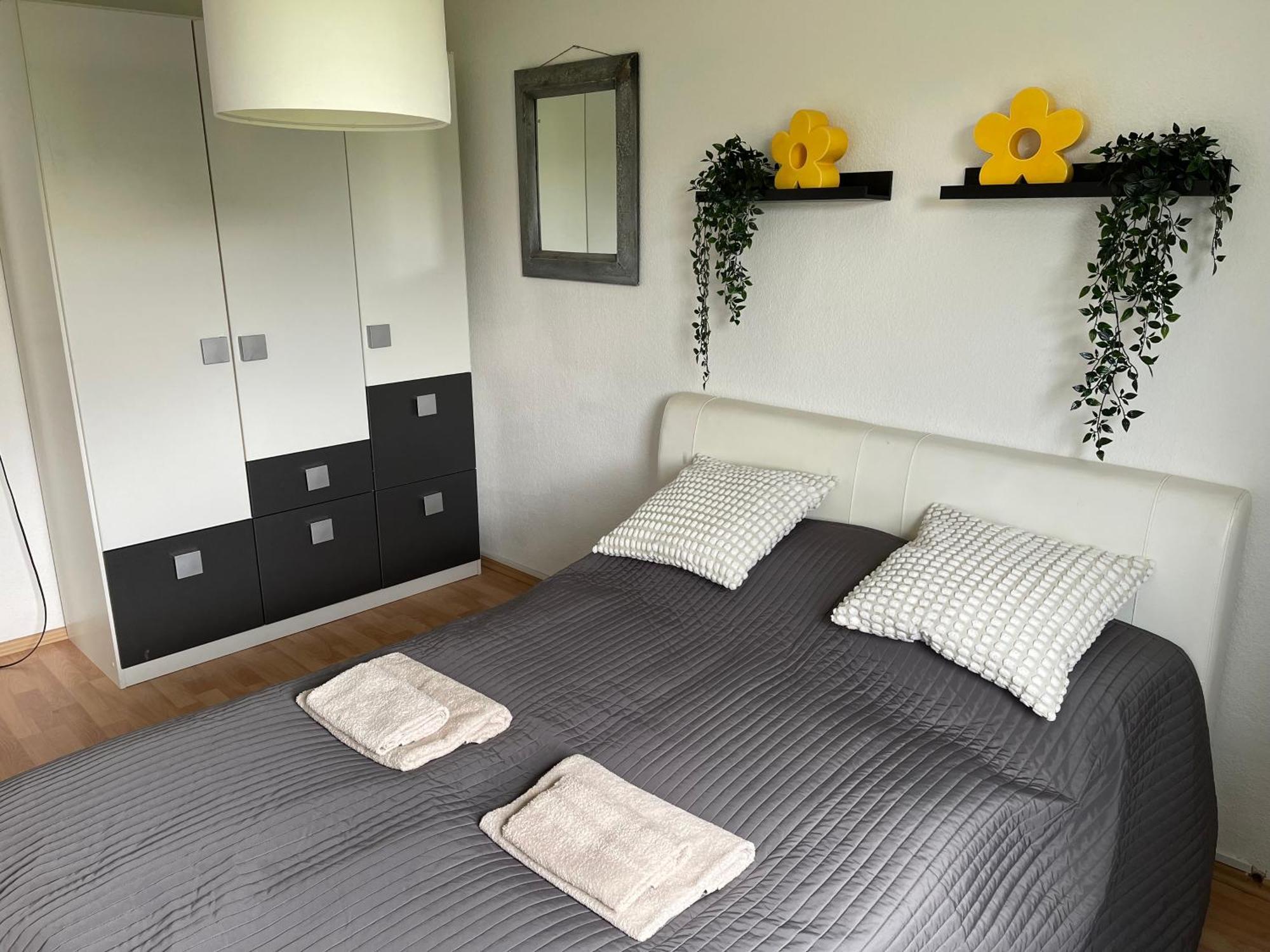 Me Homes - Grosse Moderne Designer-Wohnung Fuer Urlaub Und Business - Mit Kueche, Buero, Balkon Und 2 Parkplaetzen 拜罗伊特 外观 照片