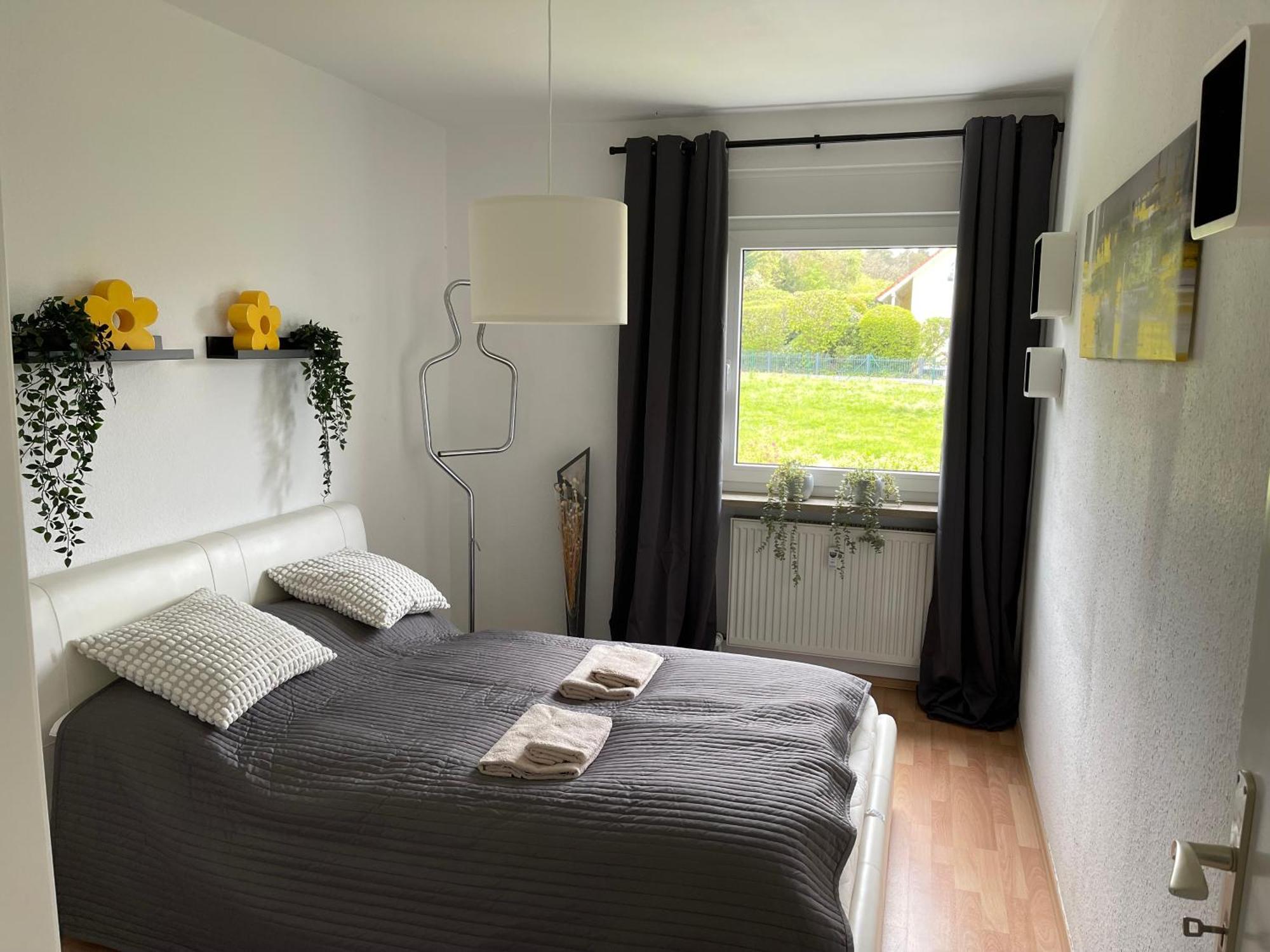 Me Homes - Grosse Moderne Designer-Wohnung Fuer Urlaub Und Business - Mit Kueche, Buero, Balkon Und 2 Parkplaetzen 拜罗伊特 外观 照片