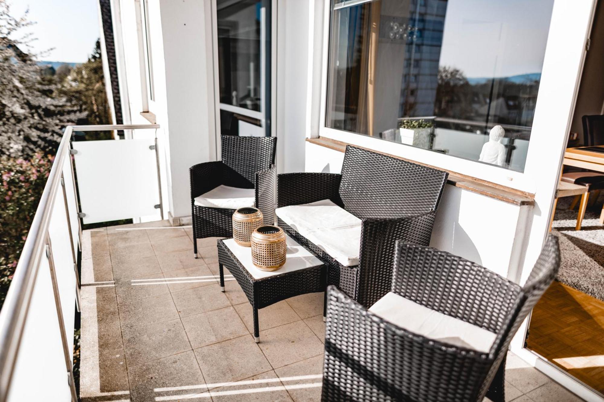 Me Homes - Grosse Moderne Designer-Wohnung Fuer Urlaub Und Business - Mit Kueche, Buero, Balkon Und 2 Parkplaetzen 拜罗伊特 外观 照片